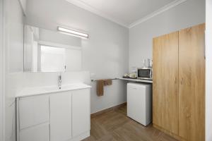 Кухня или мини-кухня в Castle Motel Bairnsdale
 +24 фотографии