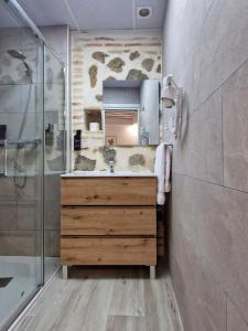 Koupelna v ubytování Casa siglo XV 4Toledo habitacion privada con baño