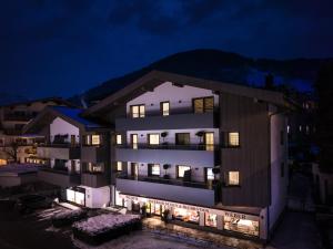 Nespecifikovaný výhled na hory nebo výhled na hory při pohledu z hotelu