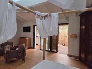 En eller flere senge i et værelse på Kaz Bambou + 11 billeder