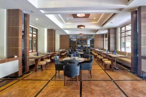 Restaurace v ubytování Townhouse Kakinada Nagamalli Thota Junction