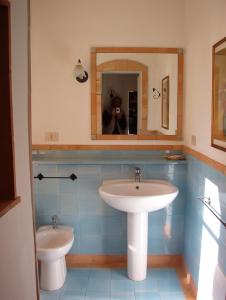 a person taking a picture of a bathroom with two sinks at Casa PAGLIERA in Porto San Giorgio +16 photos
