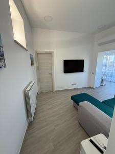 Μια τηλεόραση ή/και κέντρο ψυχαγωγίας στο Lemon Garden Forio D'Ischia