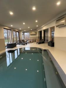 Bazén v ubytování Penzion Platan nebo v jeho okolí