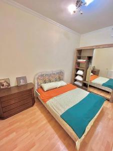 Ένα ή περισσότερα κρεβάτια σε δωμάτιο στο Rustaveli Grand Stay