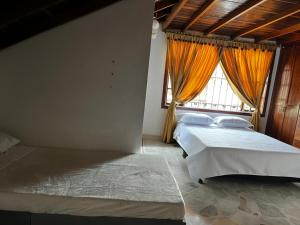Postel nebo postele na pokoji v ubytování Tikki Lua