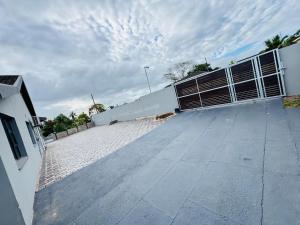 Bygningen som pensionatet ligger i + 4 billeder