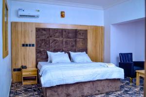 Ένα ή περισσότερα κρεβάτια σε δωμάτιο στο Butason Luxury Suites