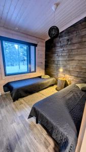 Postel nebo postele na pokoji v ubytování North Frontier Cabins