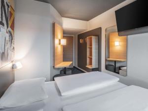Postel nebo postele na pokoji v ubytování B&B HOTEL Mainz-Süd