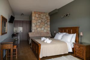 Postel nebo postele na pokoji v ubytování Ξενώνας Θεαλίς