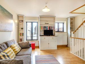 TV a/nebo společenská místnost v ubytování Crab Cottage