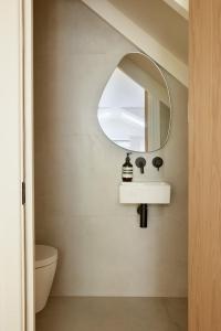 Koupelna v ubytování Elegant 4-Bed Townhouse Private Garden Parking + 24 fotografií