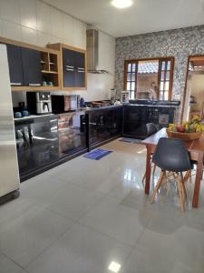 Кухня или мини-кухня в Casa temporada 03 quartos Arraial d'ajuda
