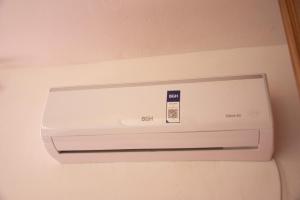 a close up of a air conditioner in a room at Tierra de Mariposas in Alta Gracia
