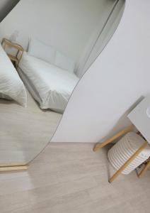 En eller flere senge i et værelse på Gaga Stay, lovely house + 4 billeder