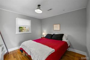 Postel nebo postele na pokoji v ubytování Hillcrest Haven by StayLage