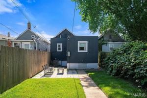 Budova, kde se prázdninový dům nachází