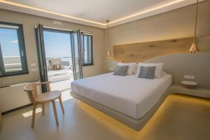 Giường trong phòng chung tại Chic Hotel Santorini +84 ảnh