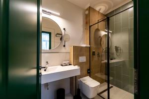 Phòng tắm tại Corvin Boutique Residence +59 ảnh