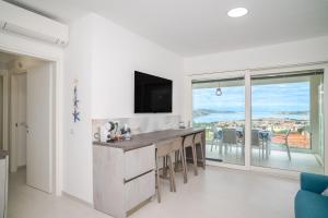 a kitchen with a bar with a view of the ocean at Smeraldo Apartment in Palau