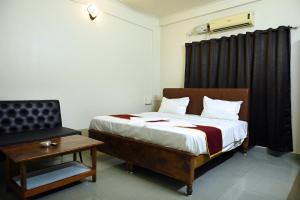 Ένα ή περισσότερα κρεβάτια σε δωμάτιο στο Hotel Sai Sagar
