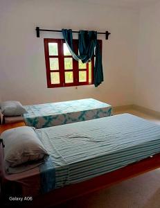 En eller flere senge i et værelse på Pearl Stays