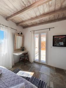 Телевизор и/или развлекательный центр в Elysian Villas Ios