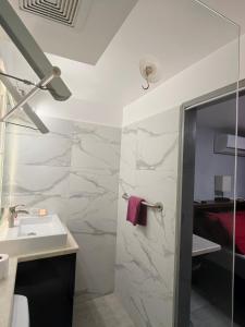 Ванная комната в LaBelleVue Antigua Oceanview Suites and OnSite Car Rentals