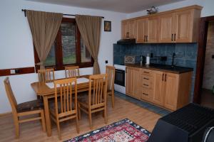 Una cocina o cocineta en FoRest Apartment