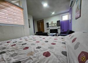 Ένα ή περισσότερα κρεβάτια σε δωμάτιο στο Lira Apartmani