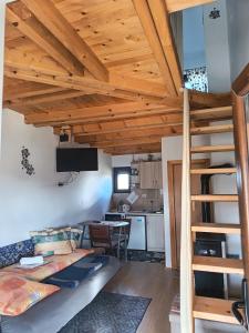 Η κουζίνα ή μικρή κουζίνα στο Tarin zov +51 φωτογραφίες