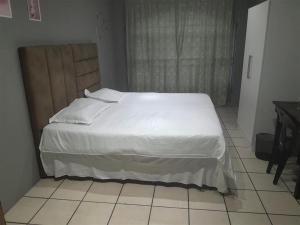 Postel nebo postele na pokoji v ubytování Beach View Apartment