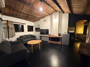 a living room with a couch and a table at Jiuju in Jiufen