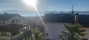 En generel udsigt til bjerge eller udsigt til bjerge taget fra lejligheden