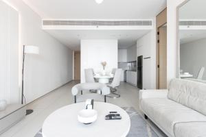 Køkken eller tekøkken på Prime 1BR with Marina Views and Beach Access + 25 billeder