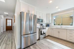 Η κουζίνα ή μικρή κουζίνα στο Beachcomber 18