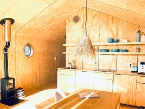 Gallery image of Huisje met uitzicht op de polder aan het water in Oud-Ade +43 photos