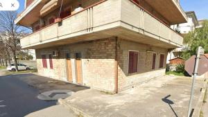 Apartamento Sole e Luna في مارتينسيكورو: مبنى يتم تجديده