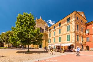 Budova, kde se apartmán nachází + 10 fotografií