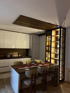 Kuchyň nebo kuchyňský kout v ubytování Comfortable apartment for a quiet and relaxing holiday