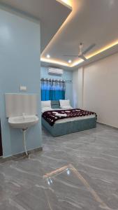 Imagine din galeria proprietății cordinal Homestay near krishna bhandar field,10bhk în Jorhat