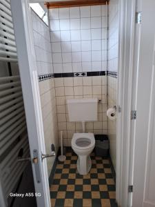 Et badeværelse på De Stormmeeuw + 14 billeder