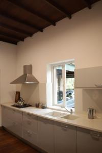 Кухня или мини-кухня в Pekoe Bangalow Bambarakanda
