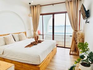 Giường trong phòng chung tại All at Sea Kohlarn +33 ảnh