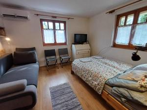 Giường trong phòng chung tại Deák Vendégház