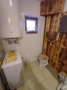 Phòng tắm tại Deák Vendégház