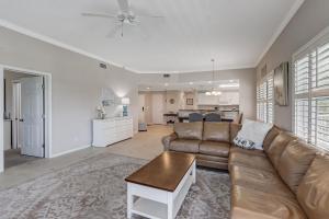 Kuchyň nebo kuchyňský kout v ubytování Ocean Park 124 condo + 40 fotografií