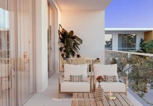 Un balcón o terraza en #40 Villa Solace at The Grove Too