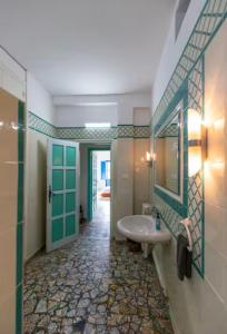 Ένα μπάνιο στο Boundless Blue House - Best View Sidi Bou